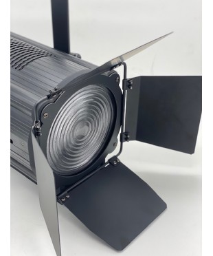 Театральный прожектор STLS  Fresnel led 200w